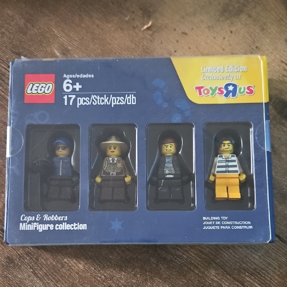 LEGO Cops & Robbers Minifigure Collection - Blue, Black, Gray